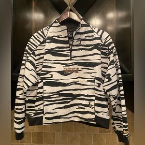 Nike Women South Korea Half Zip Sweatshirt (M)